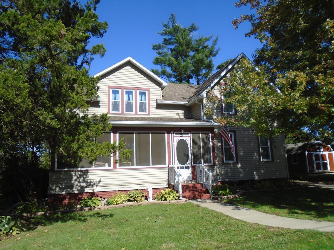 306 High W. St., Lamoille, IL 61330