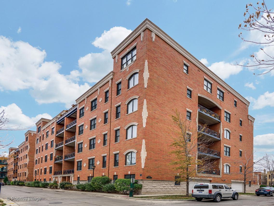 2801 N Oakley Ave. #105, Chicago, IL 60618