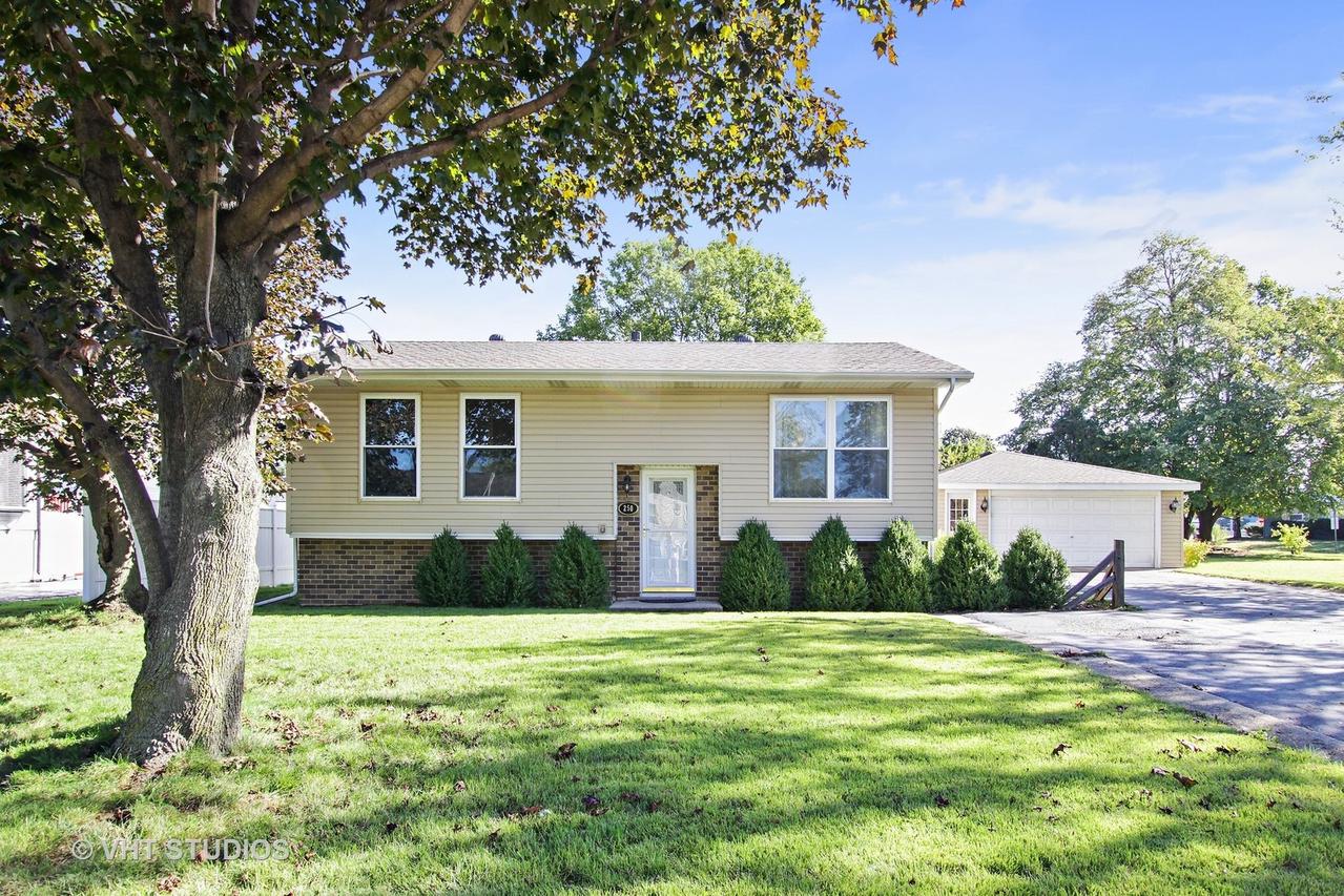 250 Cedarwood Ave., Bolingbrook, IL 60440