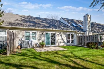 1621 W Portsmith Ln., Arlington Heights, IL 60004