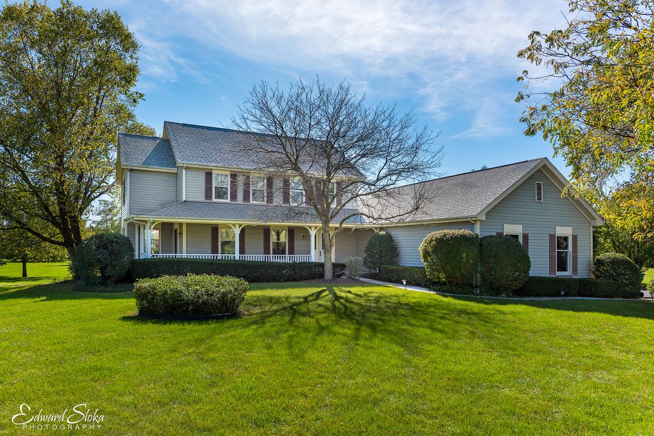 6319 Deerwood Dr., Crystal Lake, IL 60012