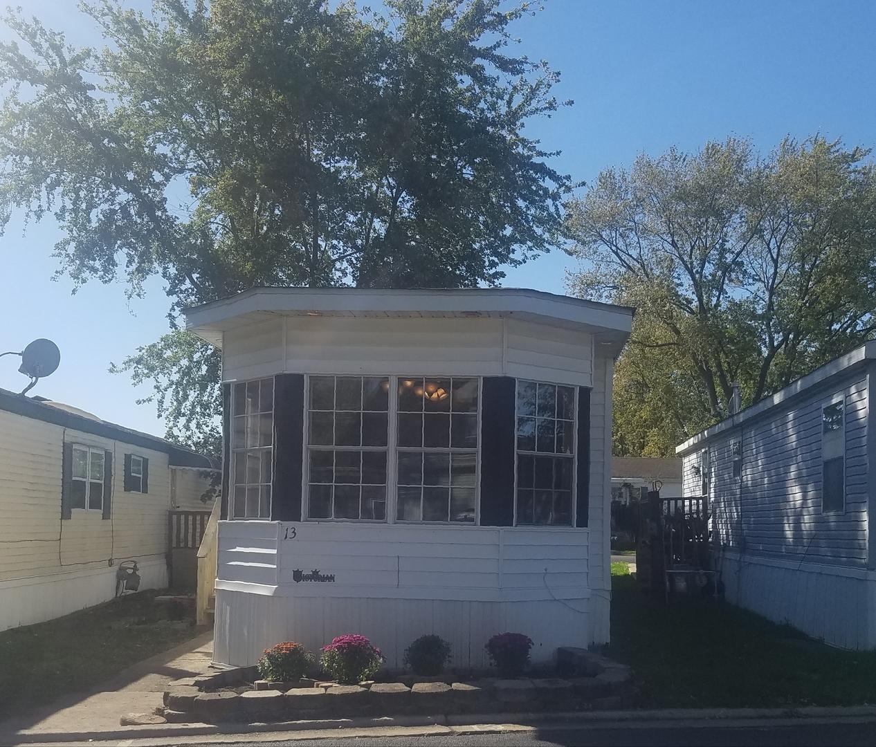 13 Court Dr., La Grange, IL 60525