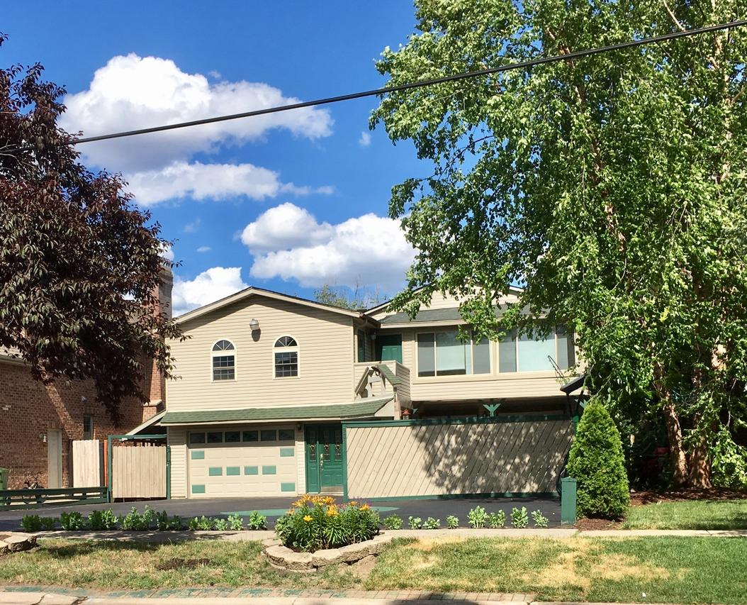 9321 S 52nd Ave., Oak Lawn, IL 60453