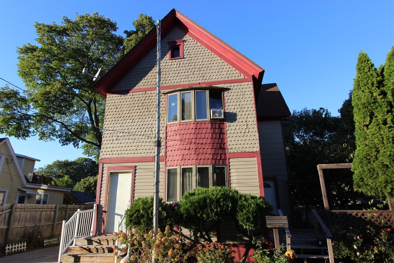 566 Walnut Ave., Elgin, IL 60123