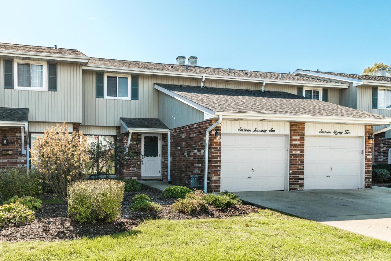 1676 Darwin Ct., Wheaton, IL 60189