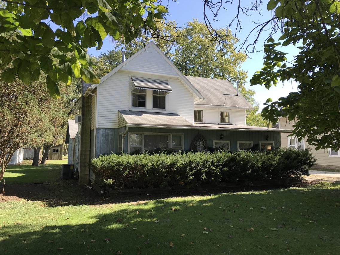 216 Main St., Roberts, IL 60962