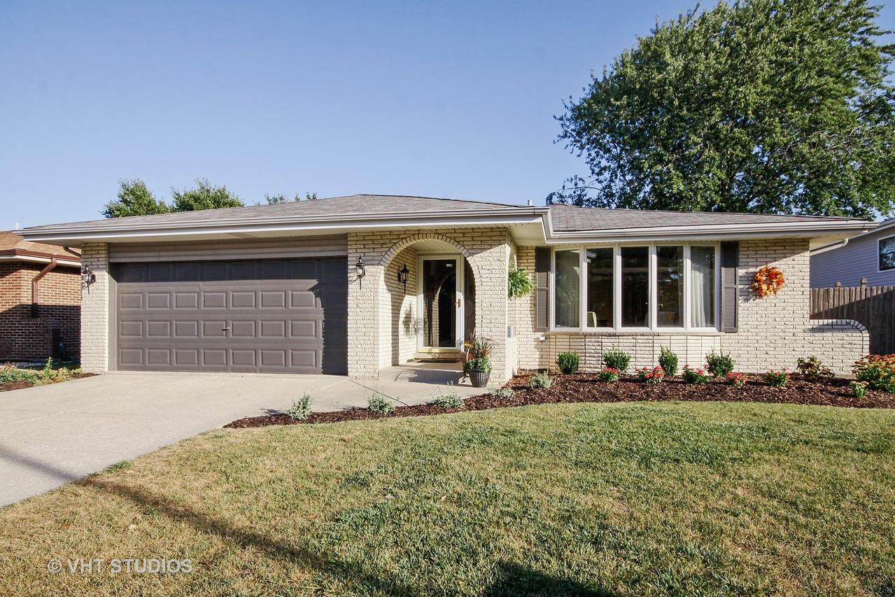 5716 W 102nd St., Oak Lawn, IL 60453