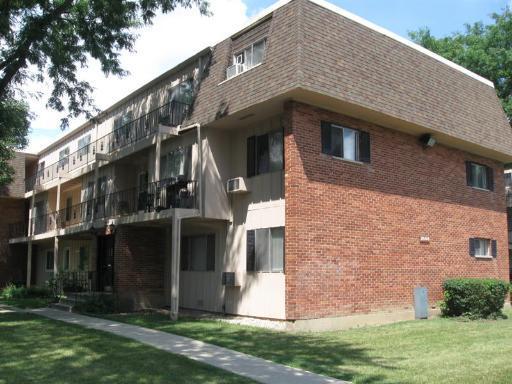 2504 Algonquin Rd. #5, Rolling Meadows, IL 60008