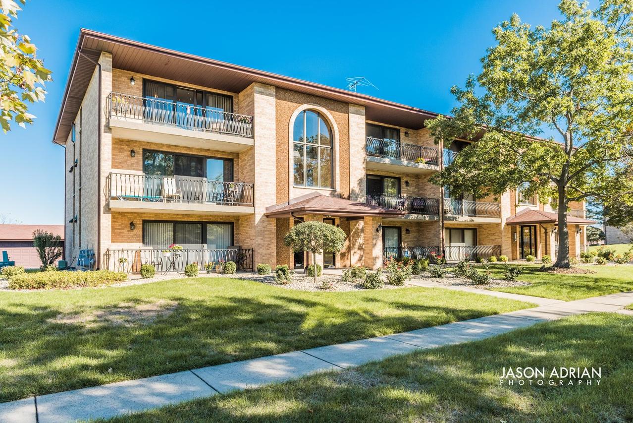 8306 160th Pl. #3W, Tinley Park, IL 60477