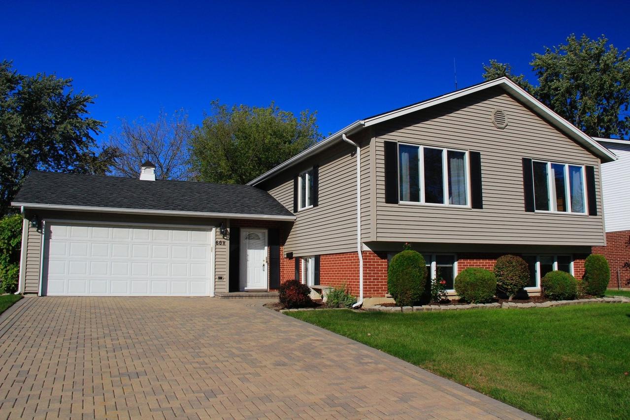 608 W Brittany Dr., Arlington Heights, IL 60004
