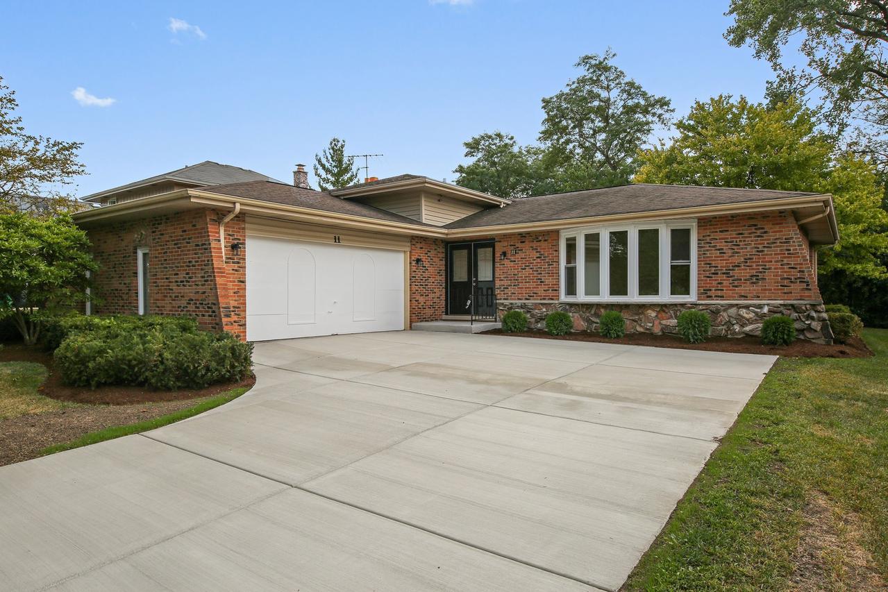 11 James Dr., Westmont, IL 60559