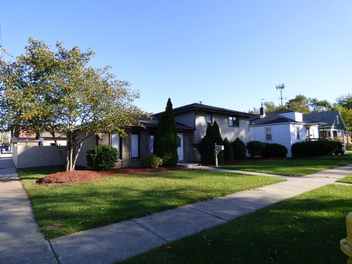 849 Greenbay Ave., Calumet City, IL 60409