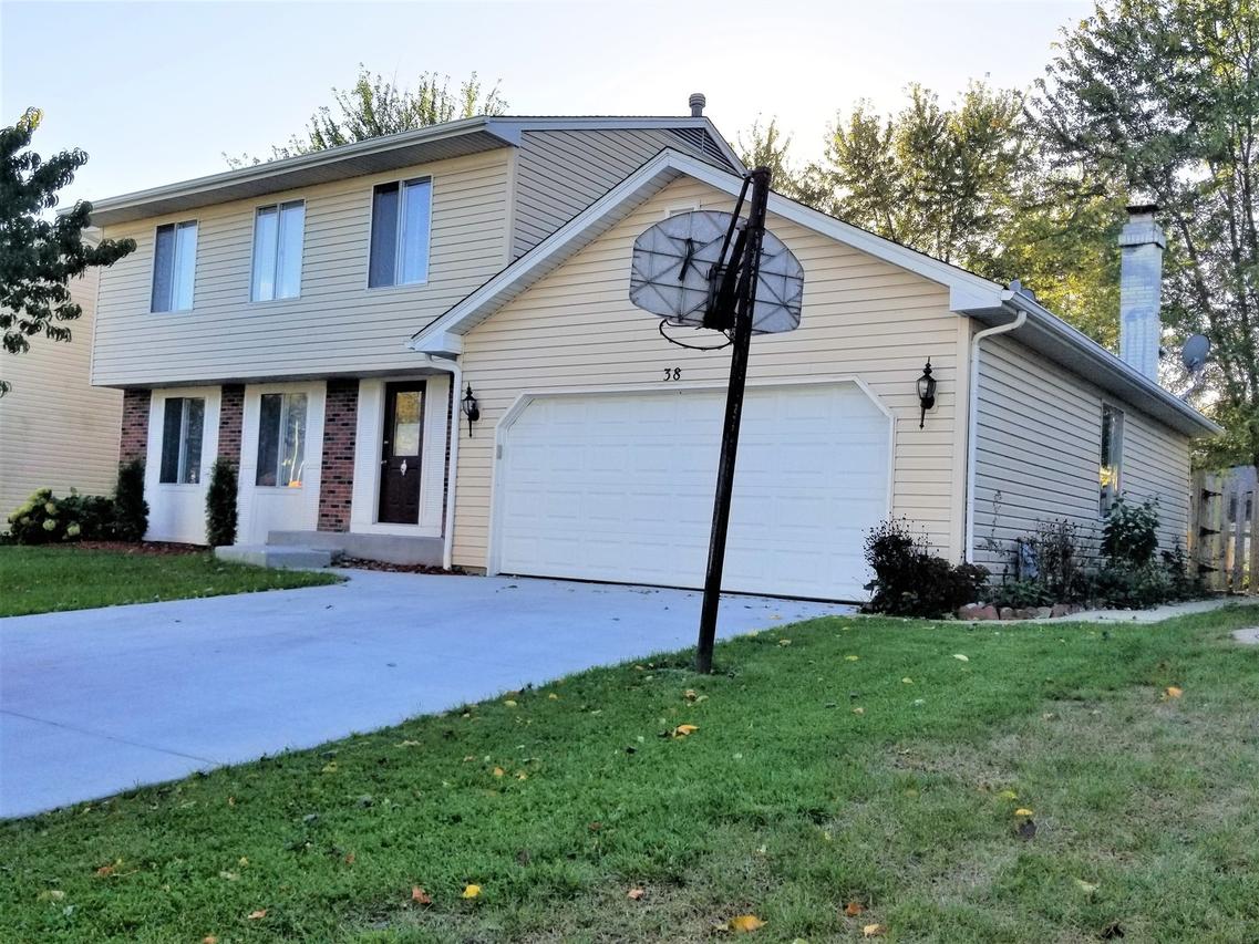 38 Highbury Dr., Elgin, IL 60120
