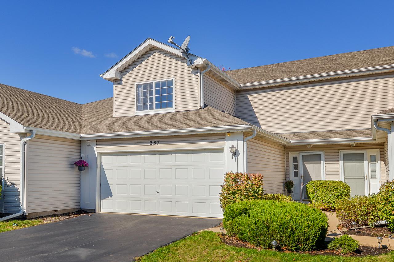 237 Kathryn Ln., North Aurora, IL 60542