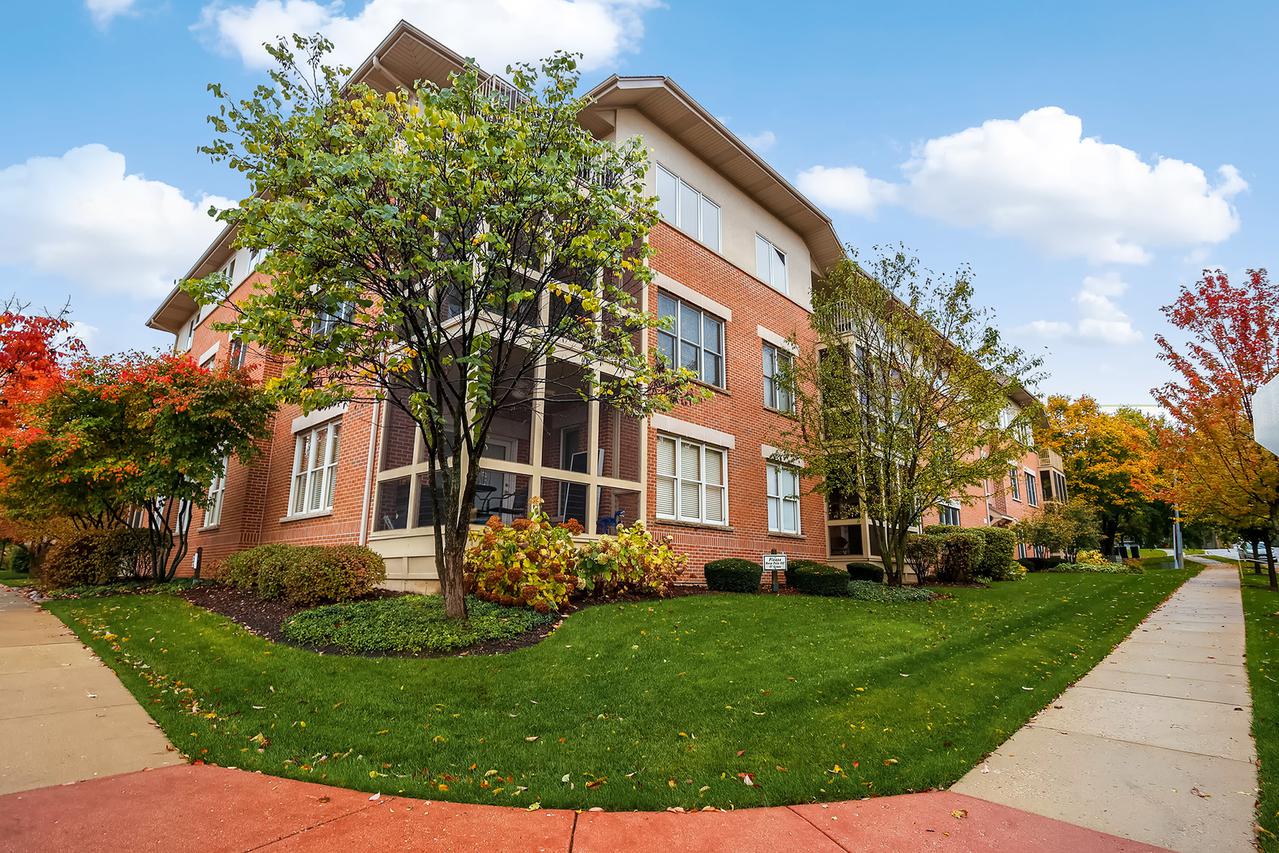 10 Ford St. #302, Geneva, IL 60134