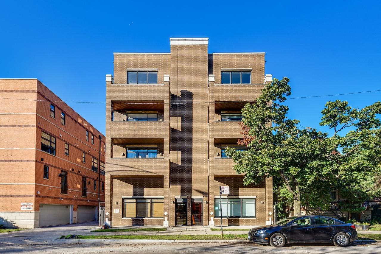 2224 W Touhy Ave. #3W, Chicago, IL 60645