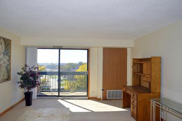 1840 Huntington Blvd. #609, Hoffman Estates, IL 60169