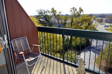 1840 Huntington Blvd. #609, Hoffman Estates, IL 60169