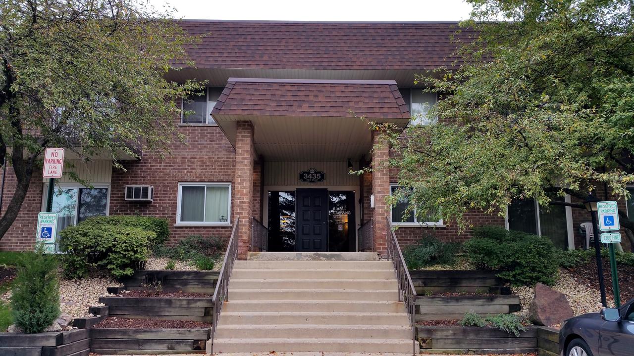 3435 83rd St. #C18, Woodridge, IL 60517