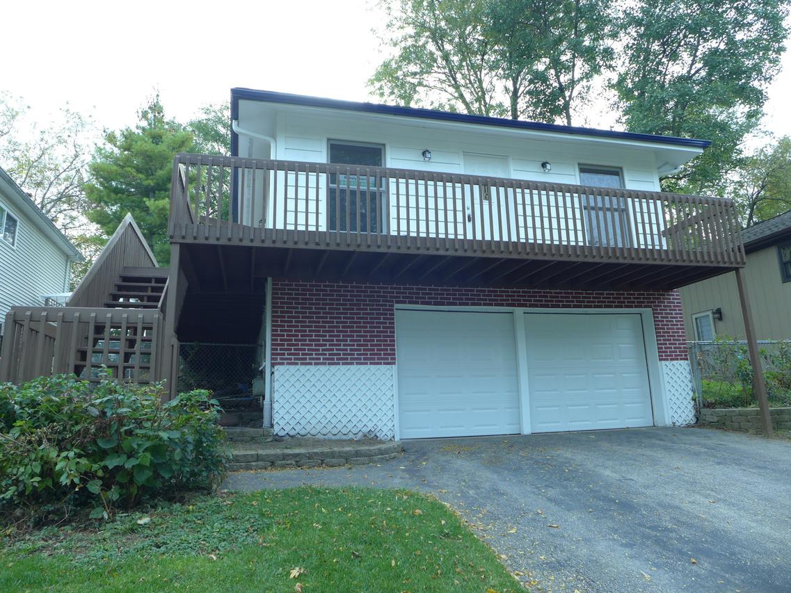 415 N Lakewood Ter., Round Lake, IL 60073