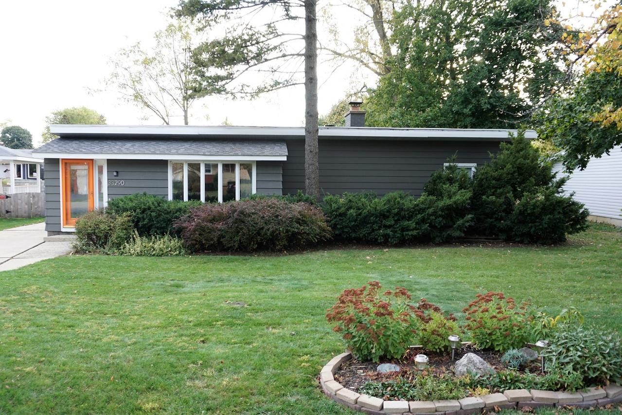 33290 N Valley View Dr., Grayslake, IL 60030