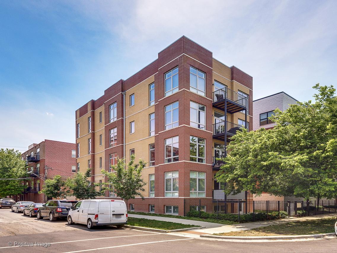 2301 W Wolfram St. #2, Chicago, IL 60618