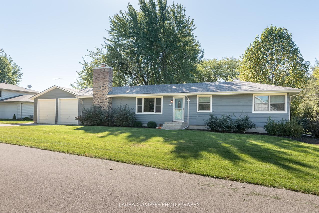 908 Willow St., Maple Park, IL 60151