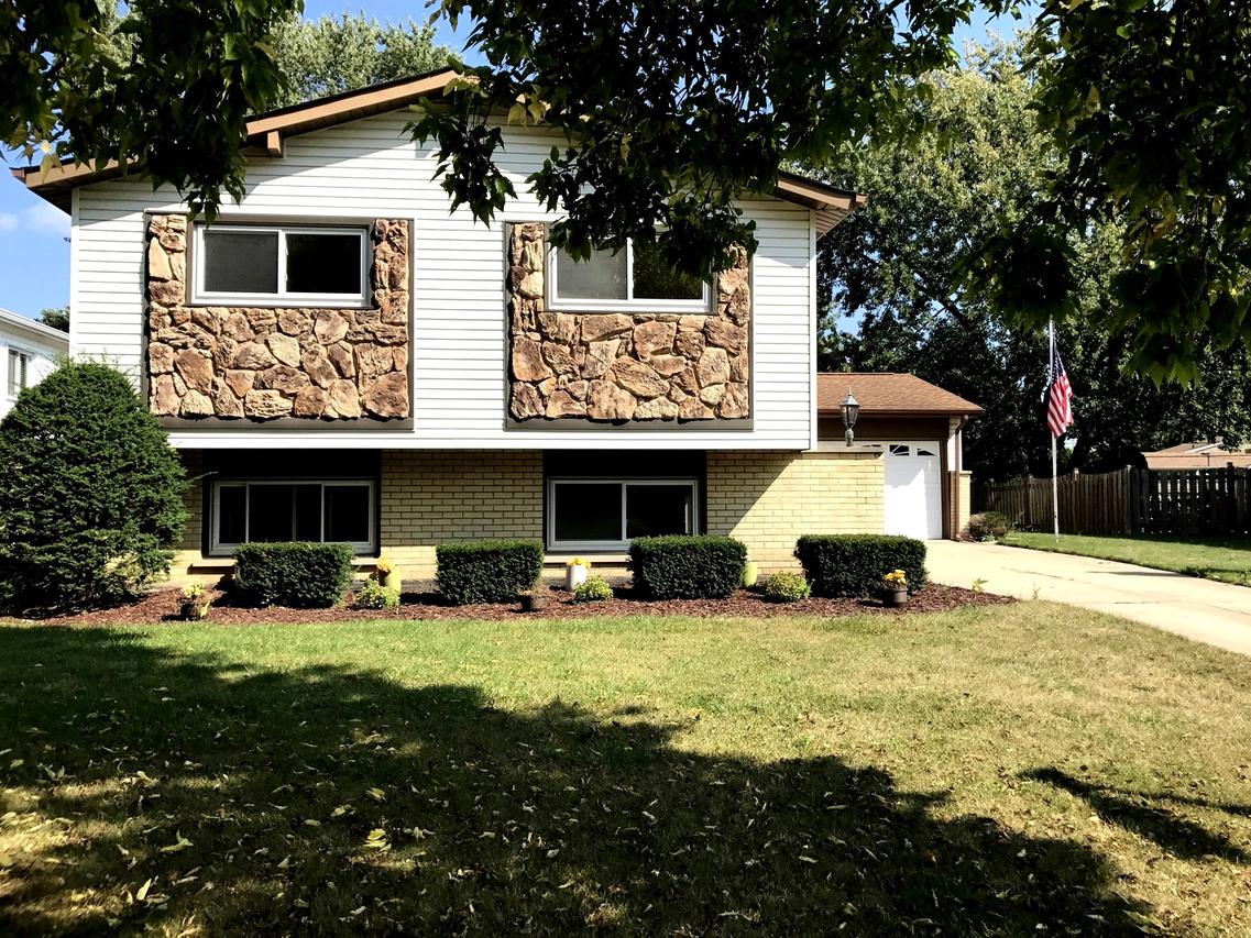 267 Marshall Dr., Des Plaines, IL 60016