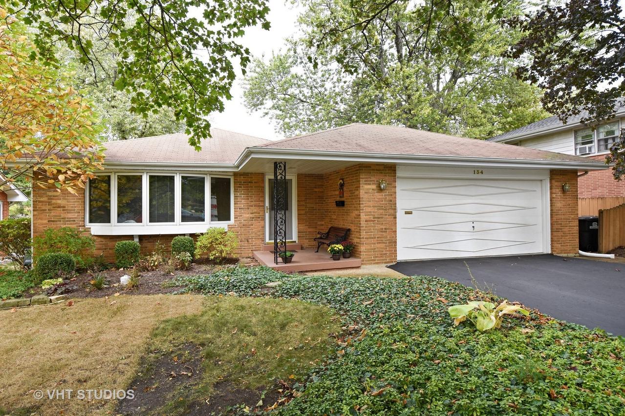 134 Sturtz St., Barrington, IL 60010