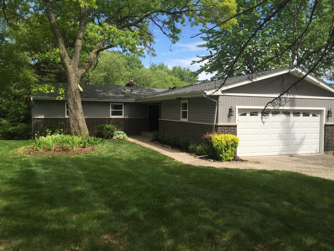 28003 N Lakeview Cir., Mchenry, IL 60051