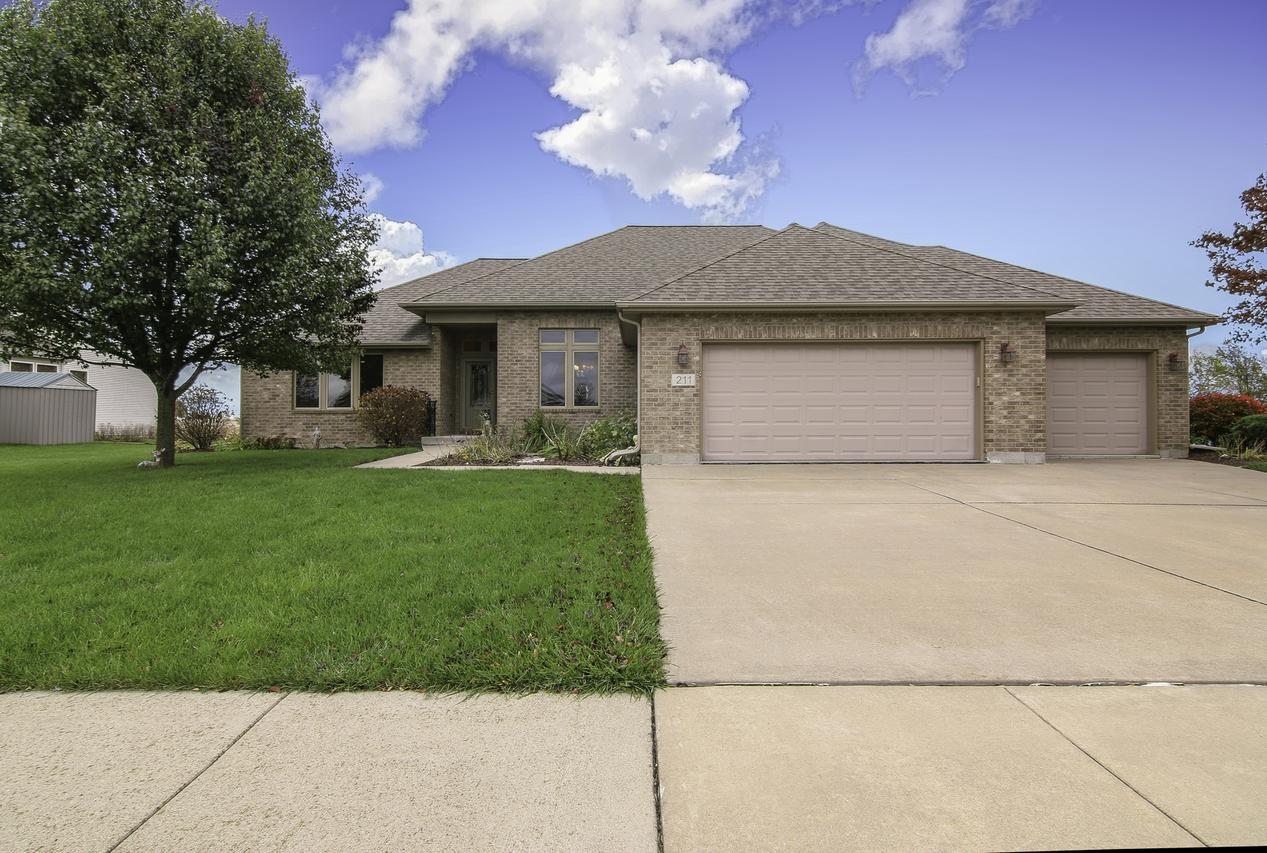 211 Wabansi Tr., Paw Paw, IL 61353