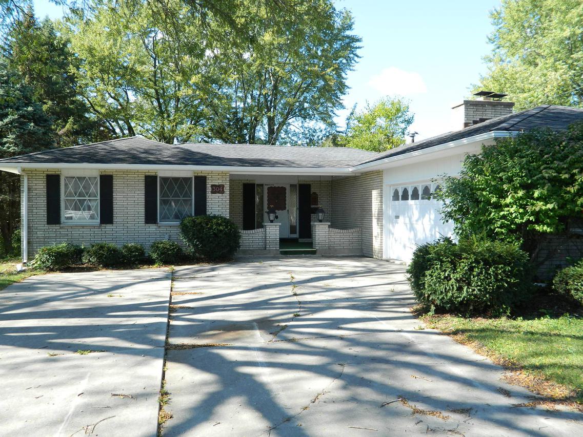 304 Lilac Ln., North Aurora, IL 60542