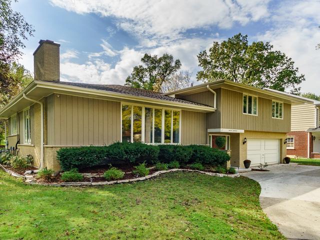 1200 Carriage Ln., La Grange, IL 60525