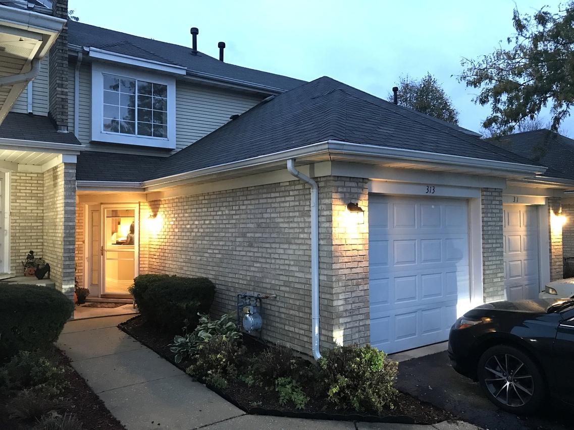 313 Lakeview Cir., Bolingbrook, IL 60440