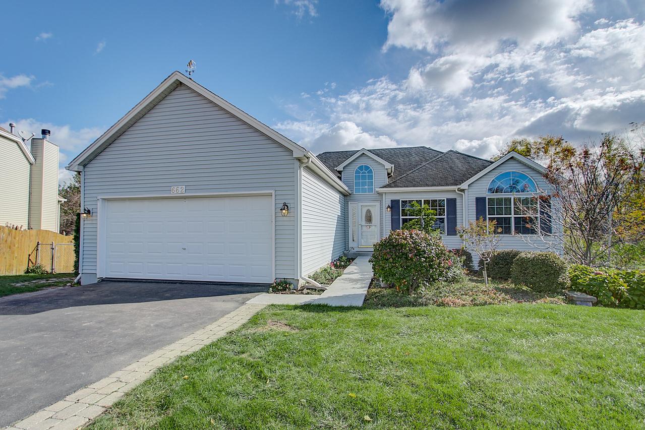 662 Andrea Ct., Yorkville, IL 60560
