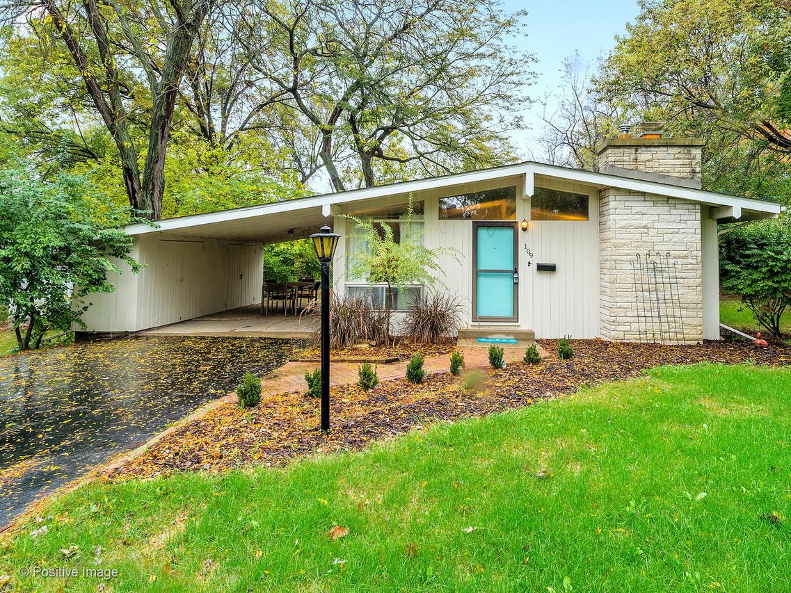 109 Long Ave., North Aurora, IL 60542