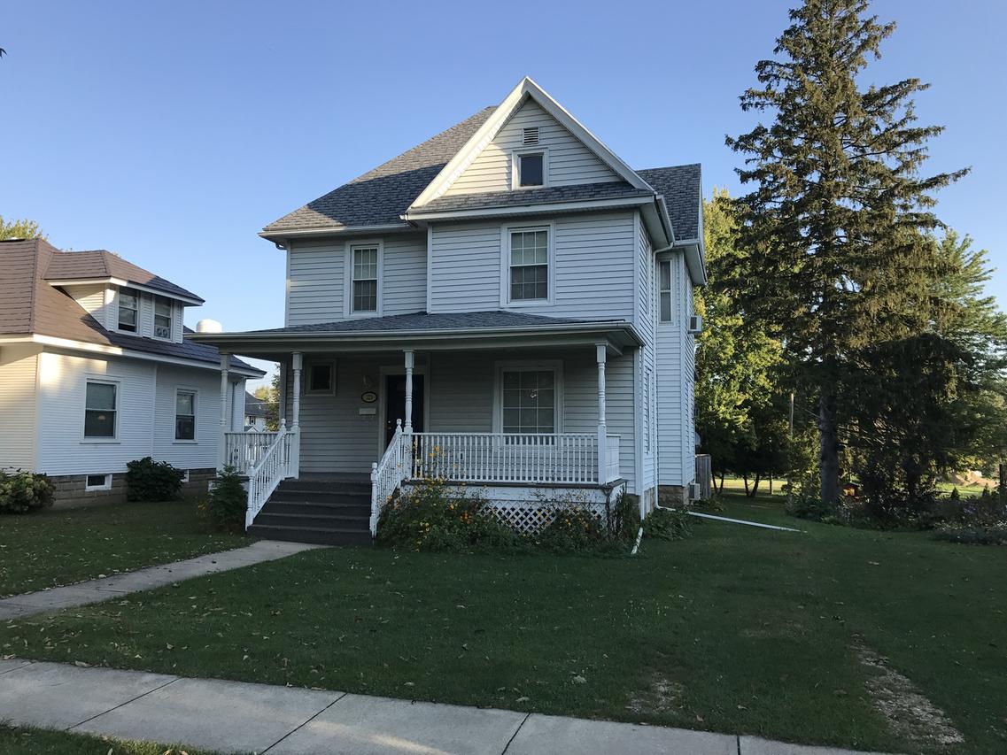523 E Locust St., Lanark, IL 61046