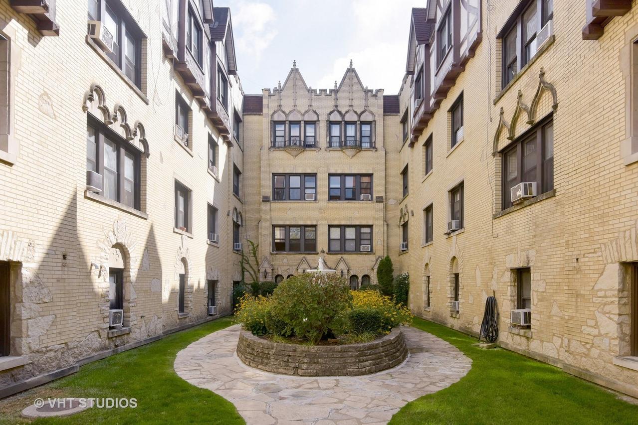 5655 N Spaulding Ave. #2E, Chicago, IL 60659