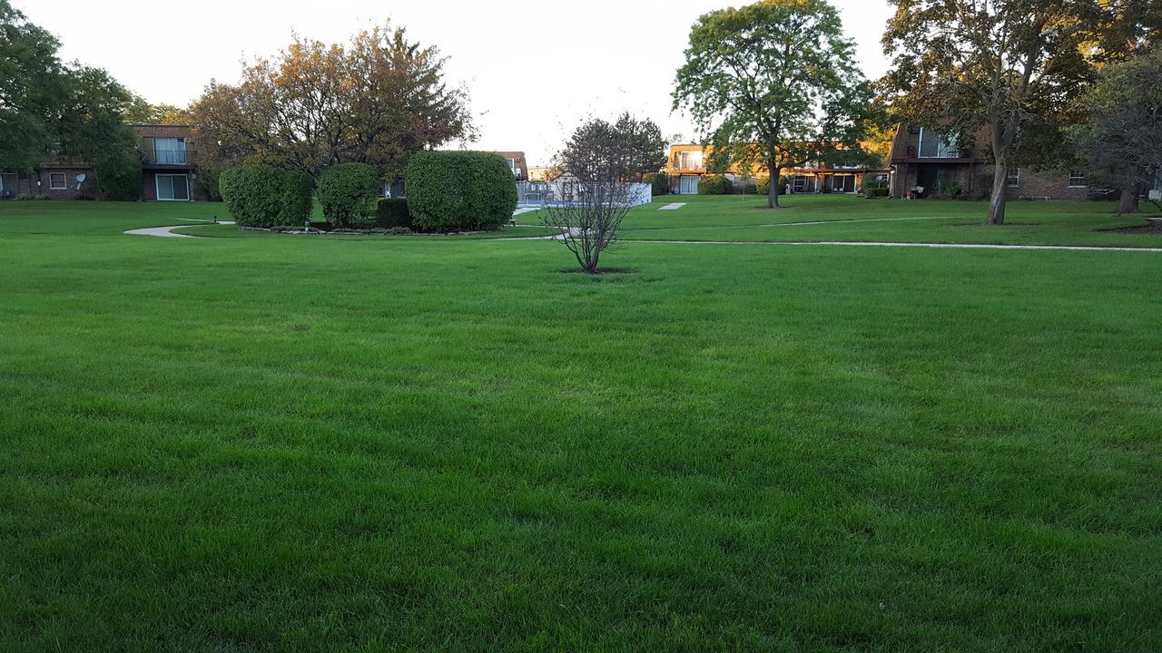 18W140 Suffield Ct. #106G, Westmont, IL 60559