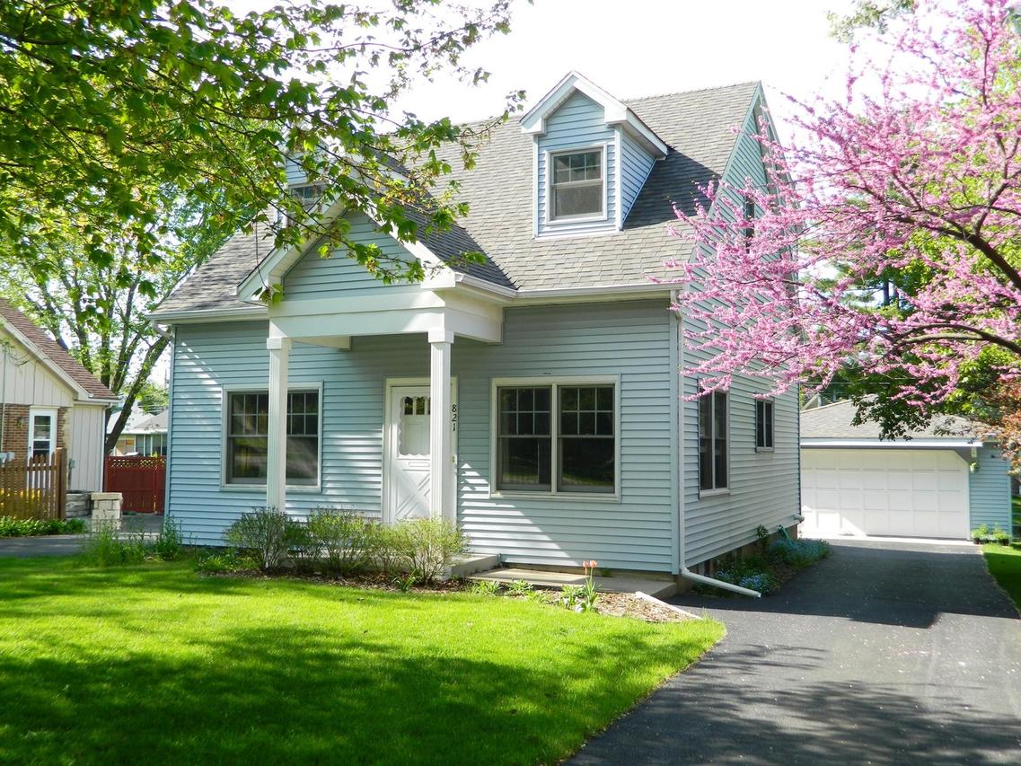 821 Kendall St., Geneva, IL 60134