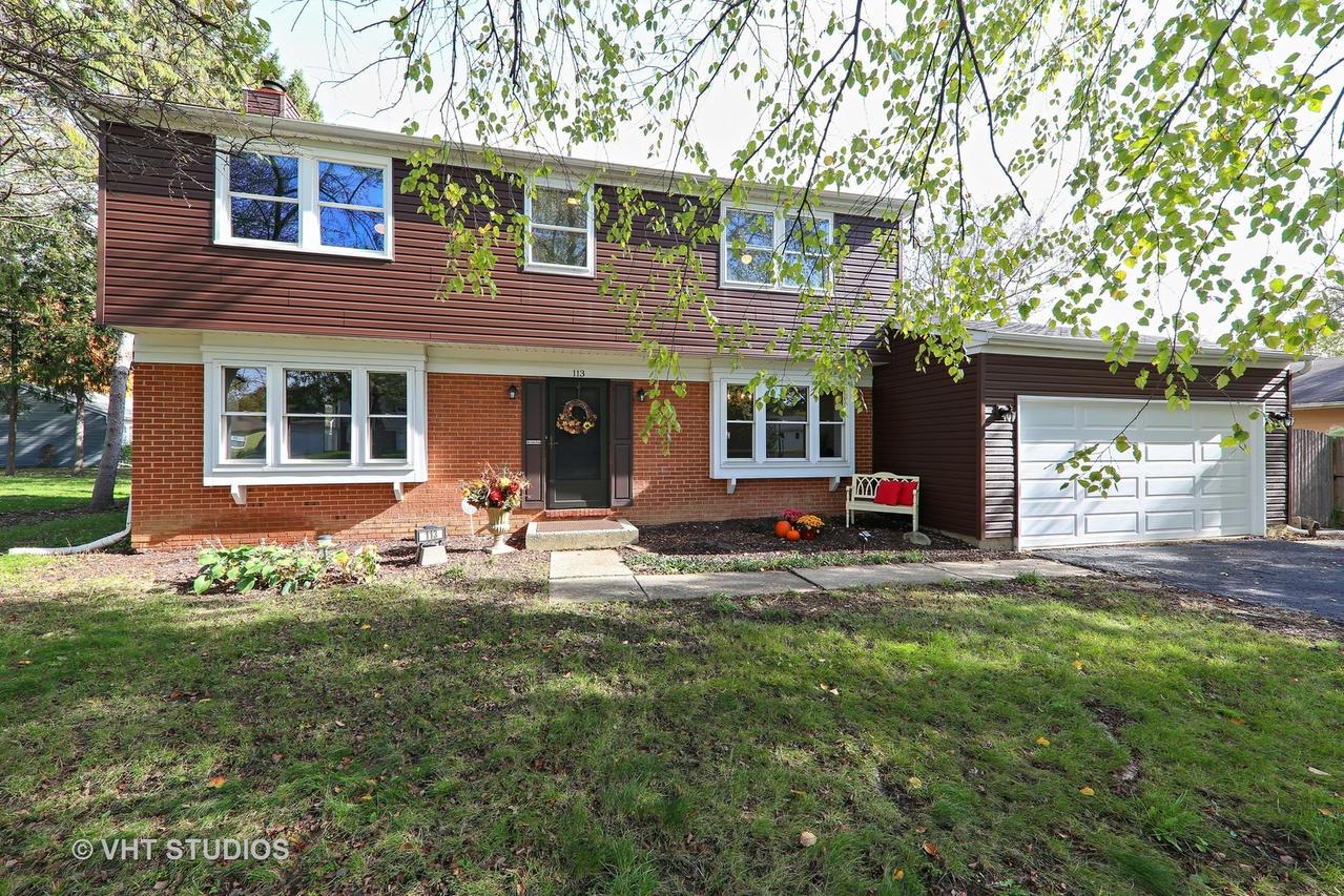 113 Cedarbrook Rd., Naperville, IL 60565