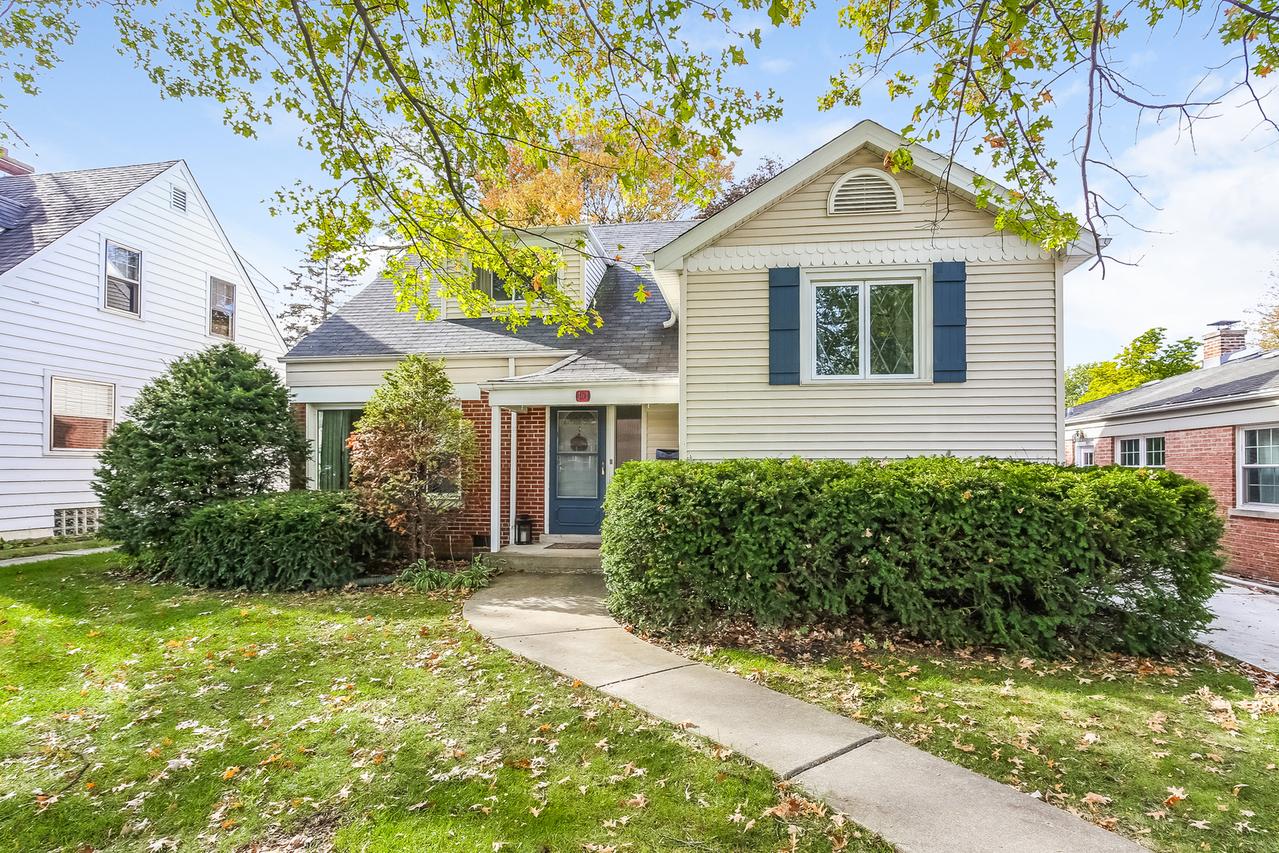 404 Leitch Ave., La Grange, IL 60525