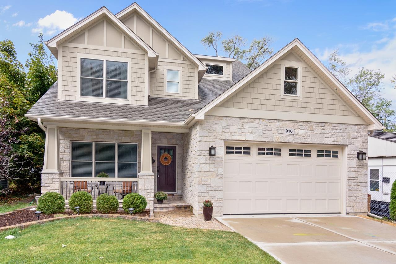 910 N Mitchell Ave., Arlington Heights, IL 60004