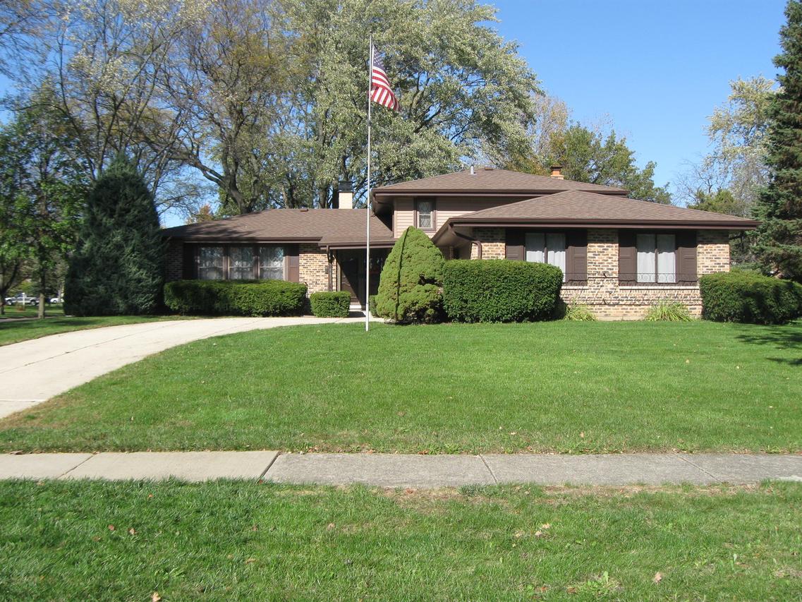 26 Marie Dr., Downers Grove, IL 60516