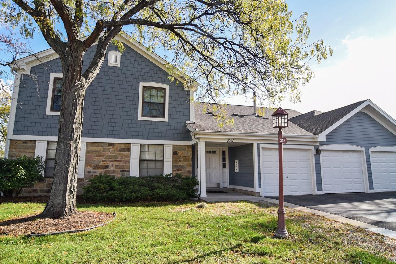 237 Oak Knoll Ct. #D2, Schaumburg, IL 60193