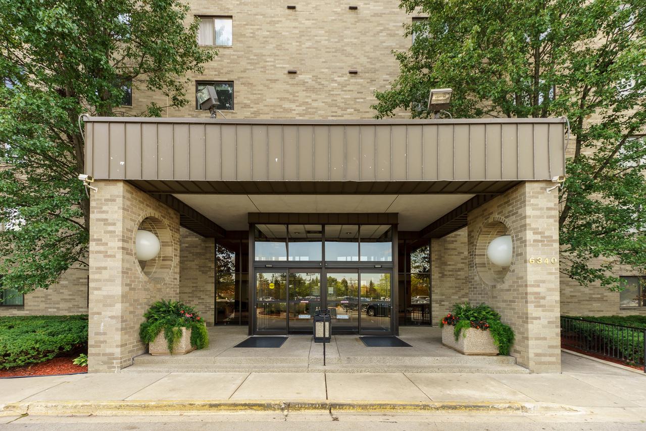 6340 Americana Dr. #406, Willowbrook, IL 60527