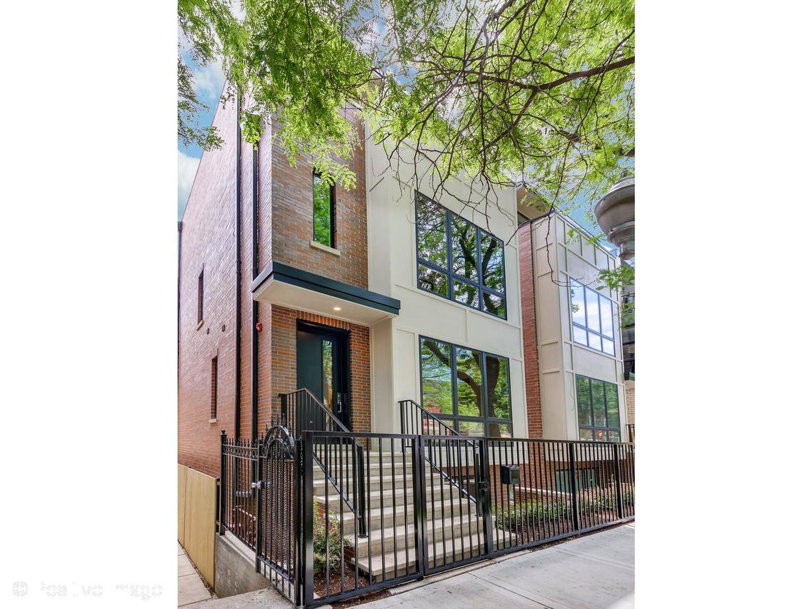 2223 W Lyndale St., Chicago, IL 60647