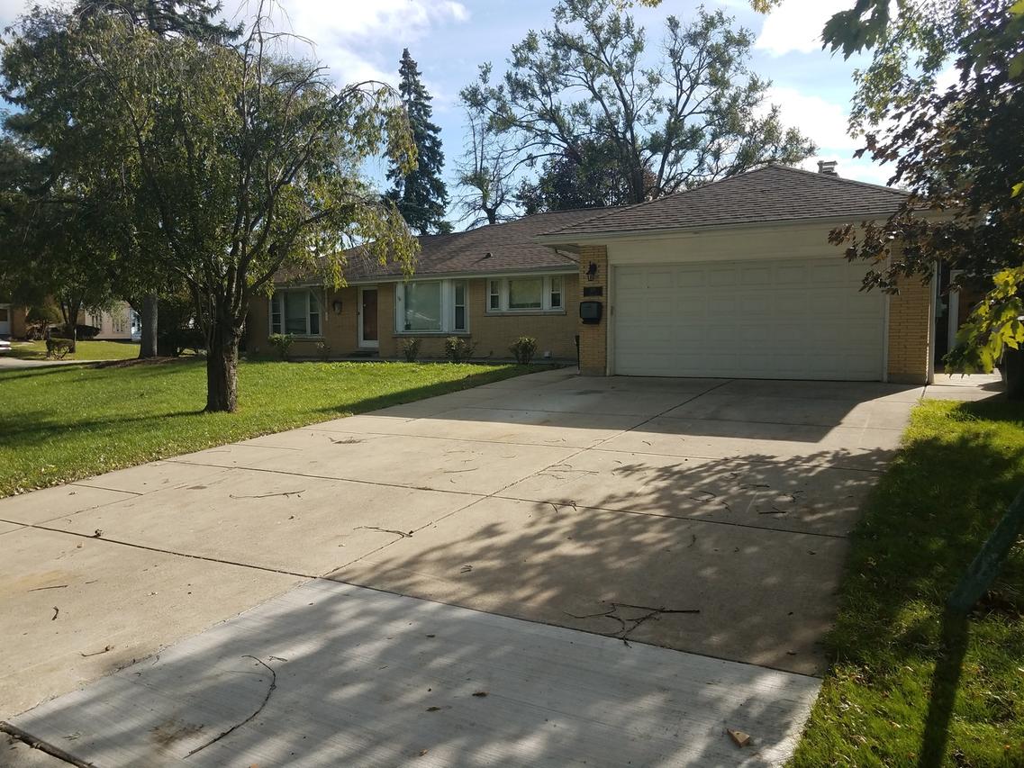 218 Tioga Ave., Bensenville, IL 60106