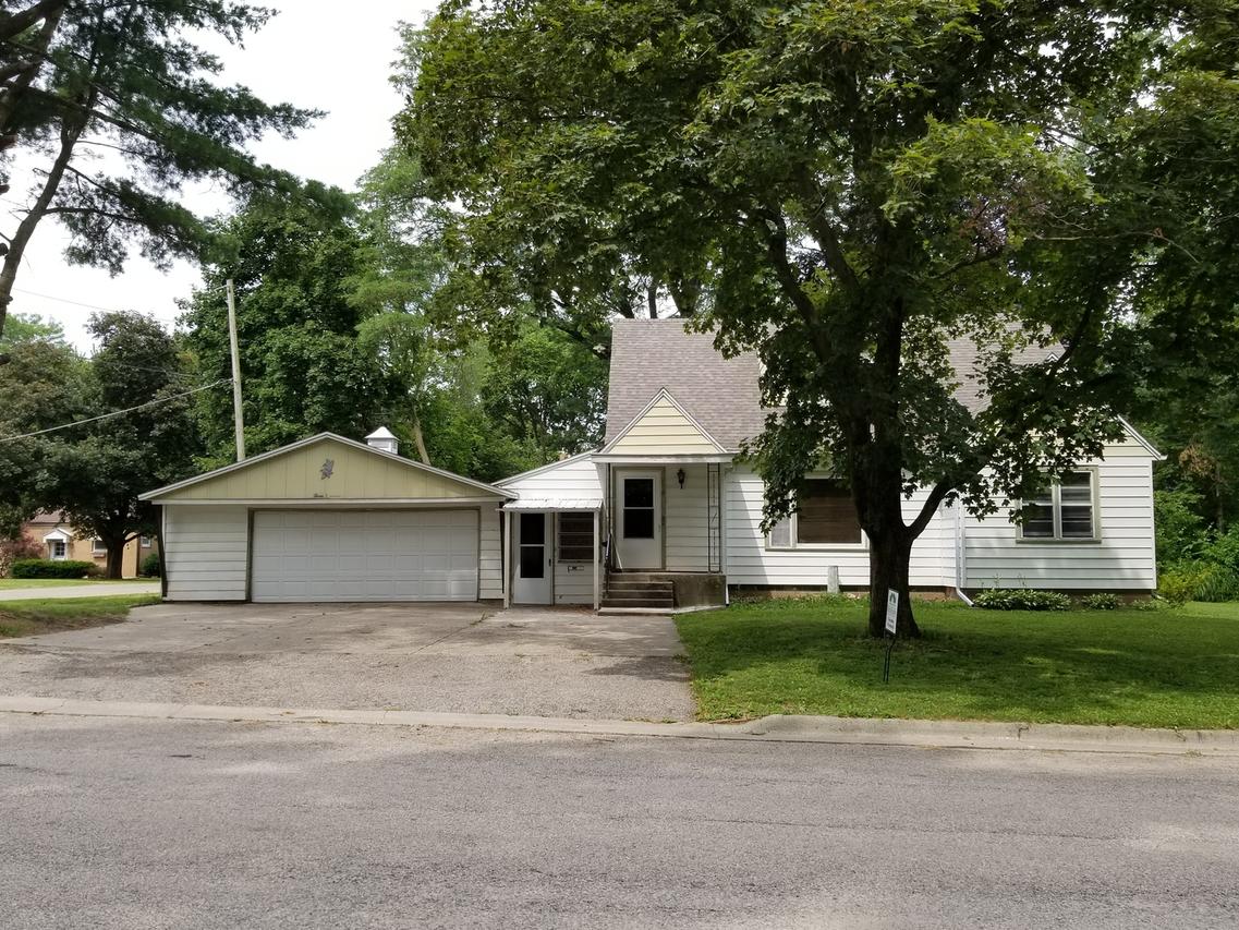 314 Maple St., Prophetstown, IL 61277