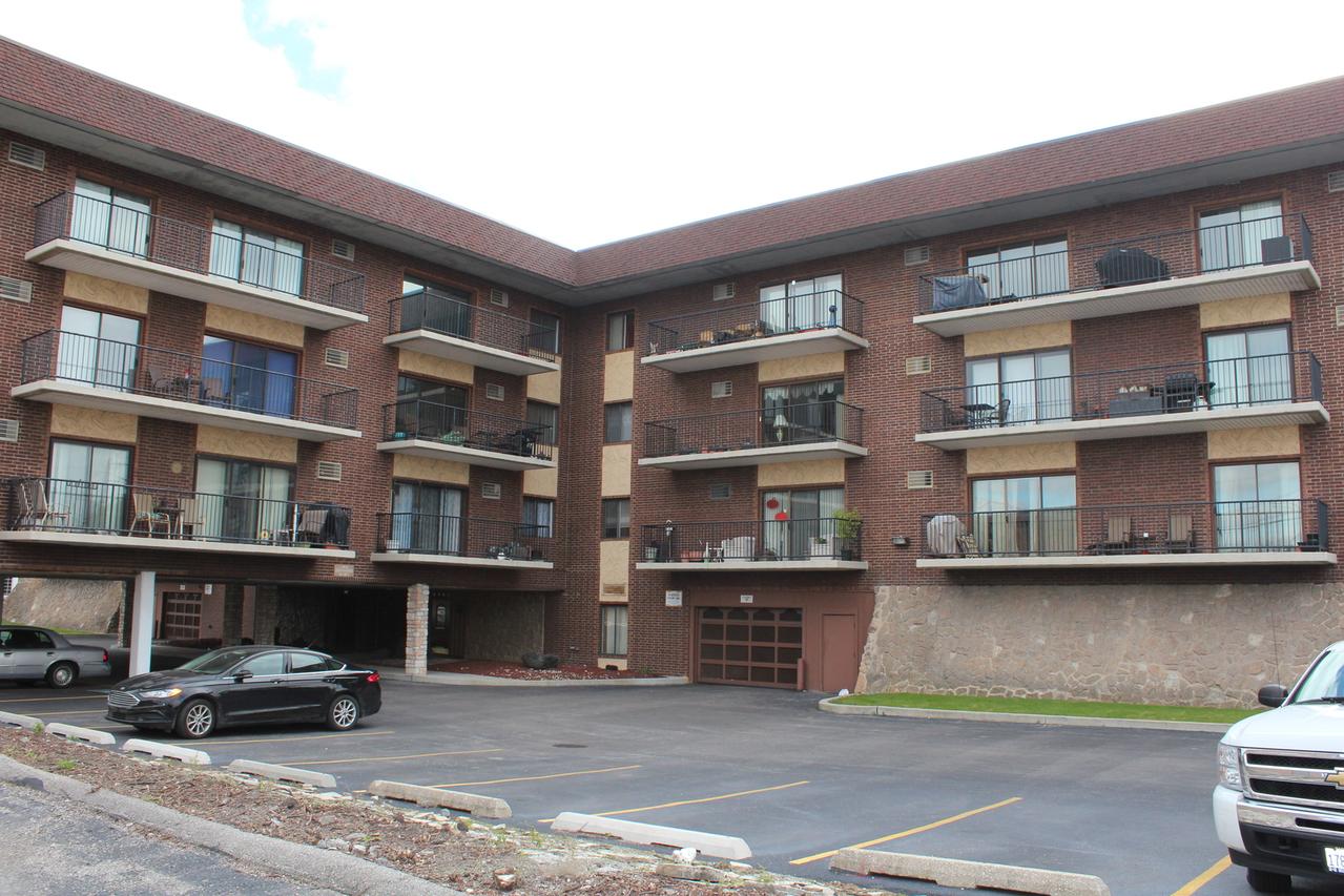 9540 Mayfield Ave. #213, Oak Lawn, IL 60453